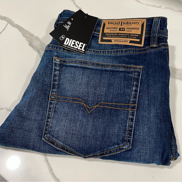Diesel men's Buster tapered denim jeans size 36 x‎ 30 button fly NWT - Picture 1 of 15